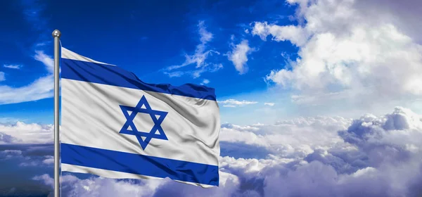 Ізраїль Національний Прапор Тканини Махаючи Красивому Небі Фон — стокове фото