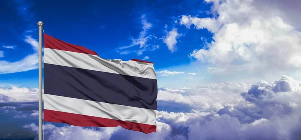 Thaïlande Tissu Drapeau National Agitant Sur Beau Ciel Arrière Plan — Photo