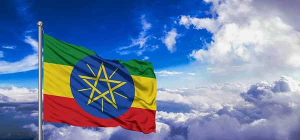Éthiopie Tissu Drapeau National Agitant Sur Beau Nuage Arrière Plan — Photo