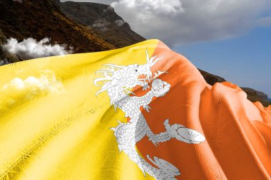 Butan Ulusal Bayrak Kumaşı Güzel Dağ Arkaplanı 'nda sallanıyor.