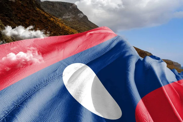 Laos Nationella Flagga Tyg Viftar Vackra Berg Bakgrund — Stockfoto