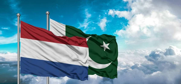 Vlajky Pákistánu Nizozemska Vlajka Přátelství Vlnící Obloze Krásnou Oblohou — Stock fotografie