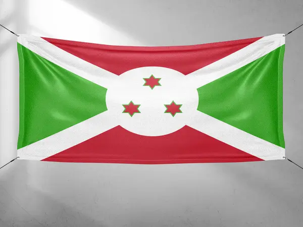 Burundi Narodowa Tkanina Flagowa Machanie Pięknym Szarym Niebie Tło — Zdjęcie stockowe