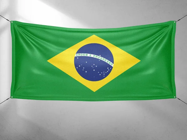 Ткань Национального Флага Бразилии Размахивающая Красивом Сером Небе — стоковое фото