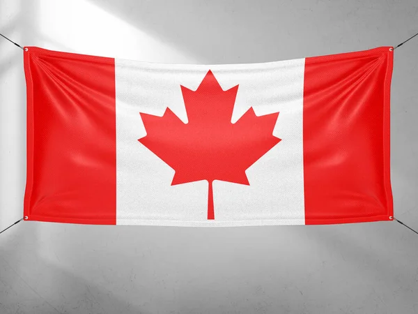 美しい灰色の空に手を振っているカナダ国旗布背景 — ストック写真