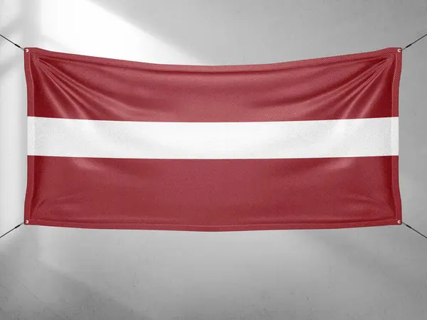 Letónia Tecido Pano Bandeira Nacional Acenando Céu Cinza Bonito Fundo — Fotografia de Stock