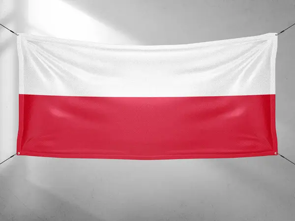 Polen National Flagga Tyg Viftar Vacker Grå Himmel Bakgrund — Stockfoto