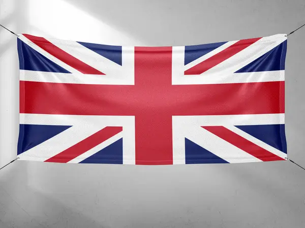 Britische Nationalflagge Stoff Weht Auf Schönen Grauen Himmel Hintergrund — Stockfoto