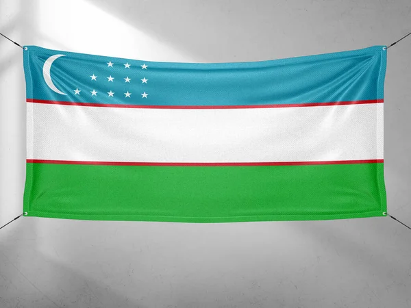 Ткань Национального Флага Узбекистана Размахивающая Красивом Сером Небе — стоковое фото