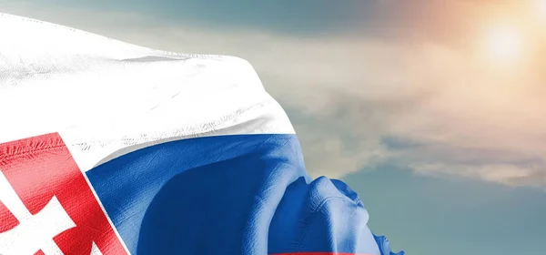Eslováquia Tecido Pano Bandeira Nacional Acenando Céu Bonito Fundo — Fotografia de Stock