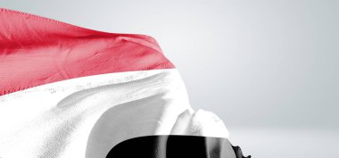 Yemen ulusal bayrak kumaşı güzel gri ışık arka planında sallanıyor.