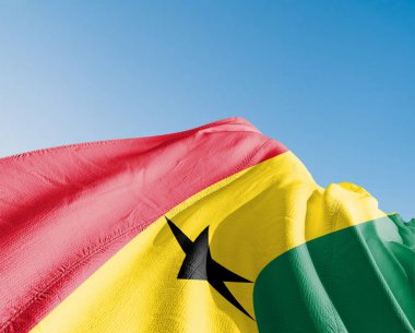 Gana Ulusal Bayrak Kumaşı Güzel gökyüzü mavi arka planda dalgalanıyor.