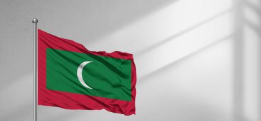 Maldivler Ulusal Bayrak Kumaşı Güzel pencere açık gri arka planda dalgalanıyor.