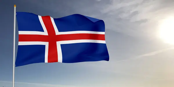 İzlanda Ulusal Bayrak Kumaşı Güneş Işığı 'nda sallanıyor Gri Arkaplan.
