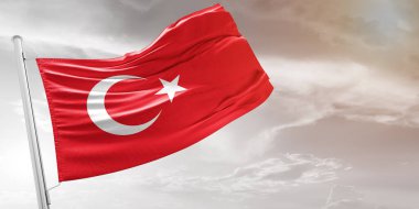 Türkiye ulusal bayrak kumaşı güzel açık gri arka planda dalgalanıyor.