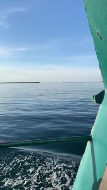 Прекрасний Спокійний Вид Море Яхти Гарну Погоду — стокове відео