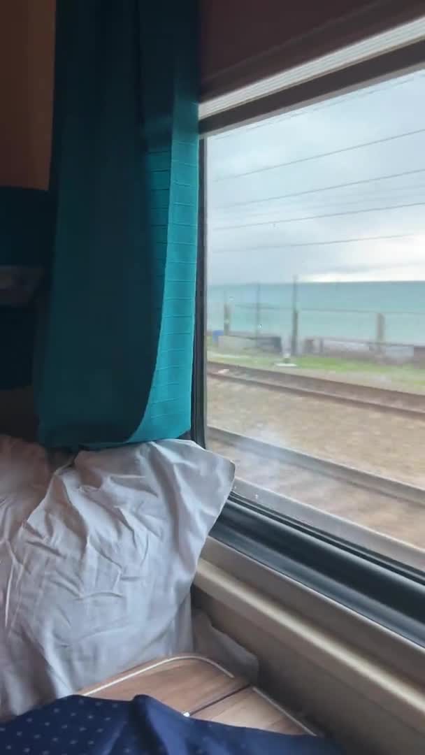 Výhled Moře Okna Dálkového Vlaku — Stock video