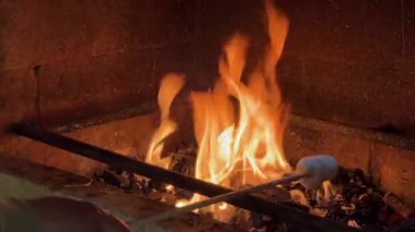 Ateş Üstünde Çubuk Şekerleme