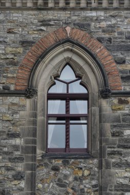 tuğla duvarlı eski pencere