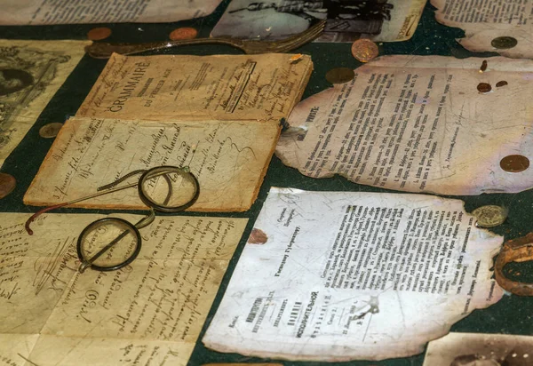 Cartas Antiguas Libros Vasos Tintero Con Una Pluma Madera Vintage — Foto de Stock