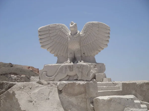 Статуя Орла Арекіпі — стокове фото