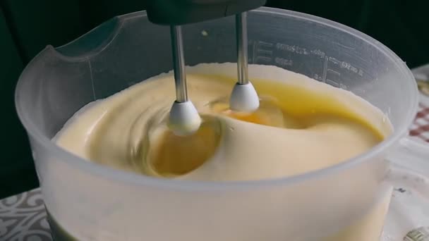 Mixer Schlagteig Flüssigteig Küchengeräte Kochen Hause Hobby Kochen Teigzubereitung Schlagsahne — Stockvideo