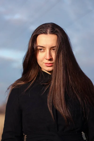Egy Komoly Portréja Gyönyörű Tiszta Bőr Smink Nélkül Érzelmek Egy — Stock Fotó