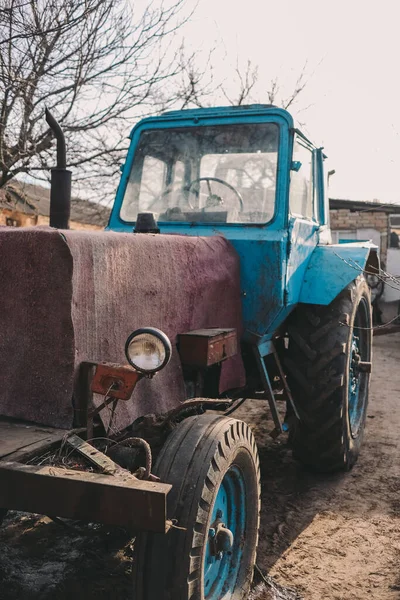 Stary Traktor Wsi Życie Wsi Praca Terenie Ukrainiańska Wioska Retro — Zdjęcie stockowe