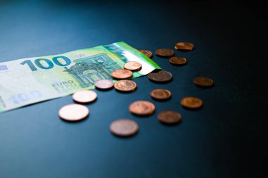 Avro Yasa Tasarıları. Para tasarrufu. Uluslararası para değişimi. Para FT.Rüşvet. Pasif Gelir. Banka kredisi. Banka kredisi. Para tasarrufu. Motivasyon. 100 Avro cents. Sebep. Yokluk ve zenginlik. Banka mevduatı. Para kazanma. Ödül. Alışveriş. Hayatta kalma.