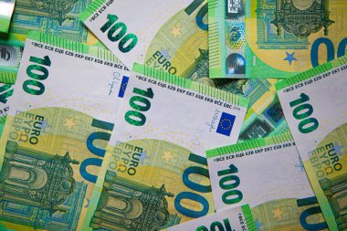 Avrupa para birikimlerinin euro banknotları.european banknotları.euro.yalanlar .cash .cash.international döviz döviz değişimi.money theft.bribe.pasif gelir .bank kredisi.banka.bankacılık sistemi. Tasarruf .motiv .100 euro.Avrupa para birimi mevduatı .nakit para ödülü .desktop duvar kağıdı