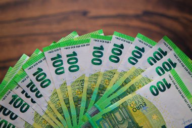 Avro Yasa Tasarıları. Tasarruf. Nakit. Uluslararası para değişimi. Para FT.Rüşvet. Pasif Gelir. Banka kredisi. Banka kredisi. Para tasarrufu. Motivasyon. 100 Avro. Avrupa para birimi.