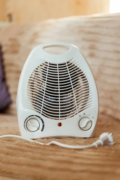 Elektrischer Ventilator Auf Dem Tisch Hitze Haus Schalten Sie Die — Stockfoto