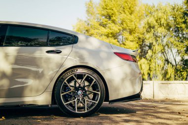 Kam 'yanske, Ukrayna. 24.09.23.Araba Fuarı. Otomobil kiralama. Araba kiralama. Araba kiralama. Yeni BMW.sport araba. Ayarlama. BMW in M package.wallpaper. Güzel teknolojik otomobil..