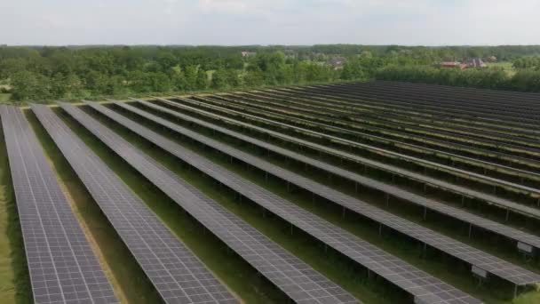 Painéis Solares Grande Campo Holanda Europa Imagens Drones Ângulos Diferentes — Vídeo de Stock