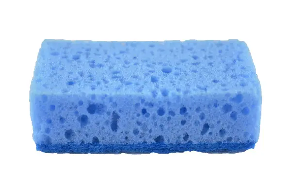 Beyaz arka plan, yumuşak kısım, üst manzara izole edilmiş bulaşıklar için mavi yıkama süngeri