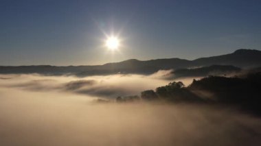 Çok güzel bir video. Doğal ve harika görünümlü.