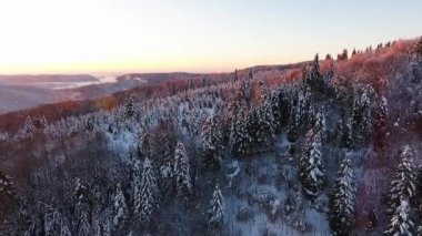 Çok güzel bir video. Doğal ve harika görünümlü.
