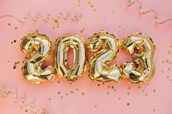 Gelukkig Nieuwjaar Kerstvakantie Concept 2023 Gouden Ballonnen Met Glittersterren Blauwe Rechtenvrije Stockafbeeldingen