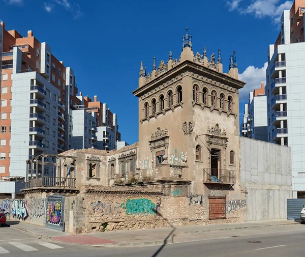 Eski çimento fabrikasının eski dağ evi.