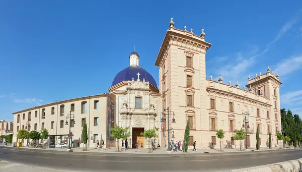 Valencia, İspanya; 10-15-2023 Valencia Güzel Sanatlar Müzesi
