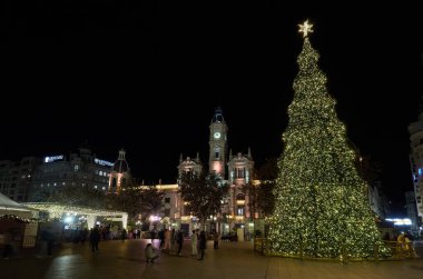 Valencia, İspanya; 12-11-2023 Noel ağacı Valencia şehir meydanında.