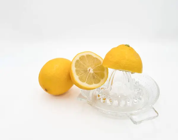 Limonlar ve C vitamini.