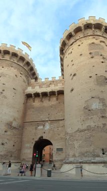 Valencia, İspanya; 8-25-2025 Valencia 'daki görkemli Quart Kuleleri