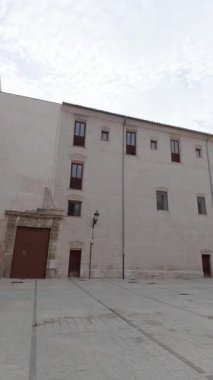 Pilar 'daki Meryem Ana Kilisesi ve Valencia' daki Aziz Lawrence Kilisesi