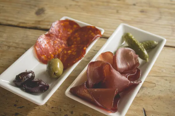 Başlangıç, Sidel ve Köy Tahta Tablosu Dips 'li Şarküteri Kurulu