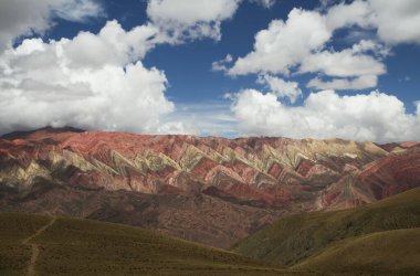 Güzel dağları olan ideal bir manzara. Manzaralı dağların manzarası, And Dağları, Arjantin. 