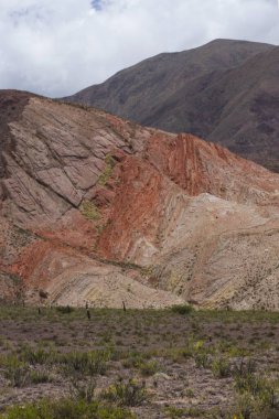 Jeoloji. Renkli kırmızı ve turuncu kaya oluşumu güzel bir doku ve p