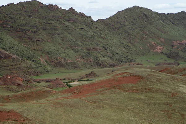 Зачарованная Долина Сальте Аргентина Вид Зеленое Поле Шипы Валторны Водопады — стоковое фото