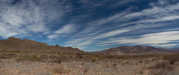 Panorama Pohled Krásné Hory Pod Malebnou Modrou Oblohou Mraky — Stock fotografie