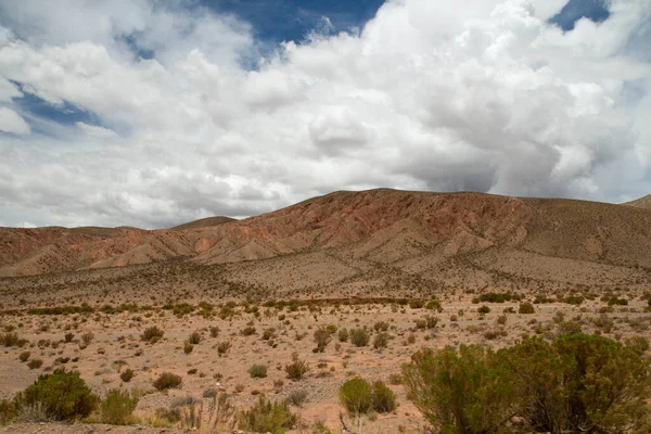 Panoramablick Auf Wunderschöne Berge Unter Malerischem Blauen Himmel Mit Wolken — Stockfoto